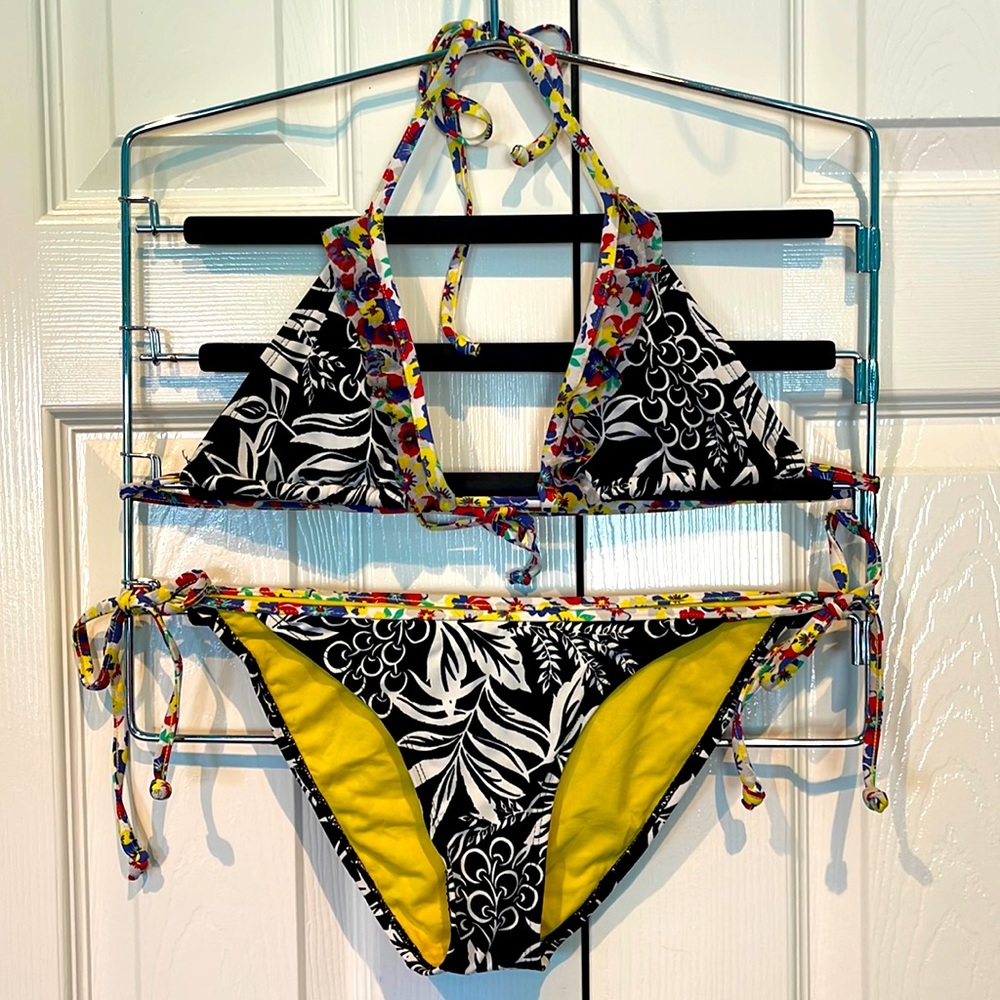 Bikini! Brand: Seven7. Great condition! Bright colors! Super cute fit! Size: S